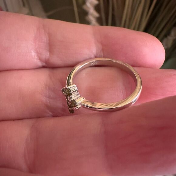 Sterling Silver Cross Green CZ Ring - Picture 7 of 7